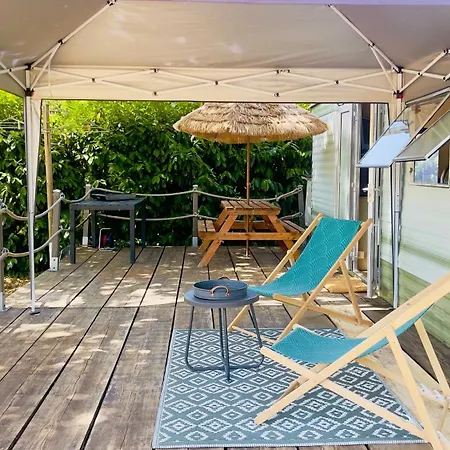 Chez Les Garçons Mobile home vintage, confortable avec piscine-2